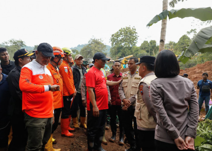 Percepat Penanganan, Gubernur Ahmad Luthfi Cek Lokasi Tanah Longsor Cibeunying Cilacap 