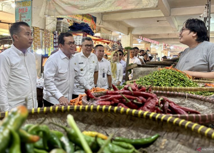 Cek Pasar Bandung, Mendag Pastikan Kebutuhan Pangan Terpenuhi Menjelang Natal