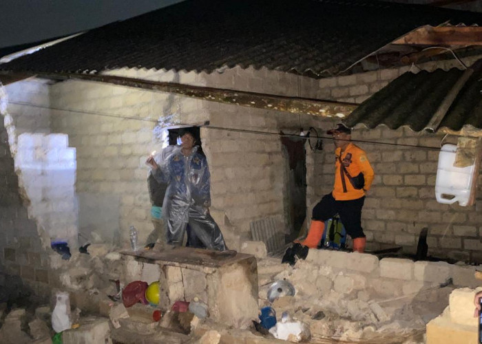 Akibat Angin Kencang 3 Rumah Rusak dan Jalan Alternatif Longsor