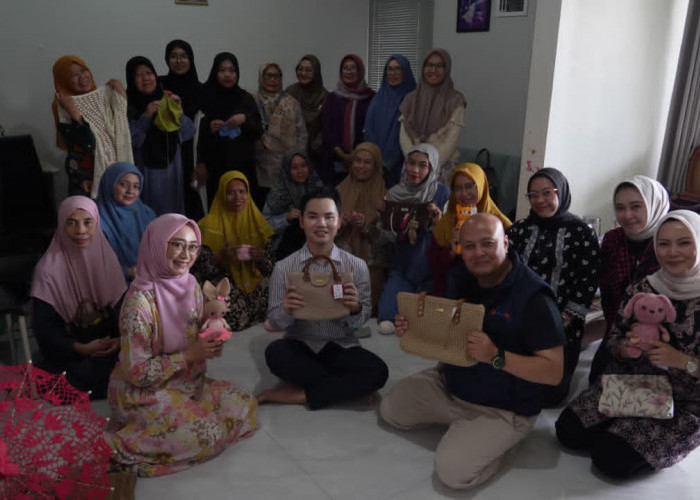 Merajut Kemandirian: Komunitas Merajut Tasikmalaya (KMT) Berdayakan Ratusan Perempuan Tembus Pasar Italia