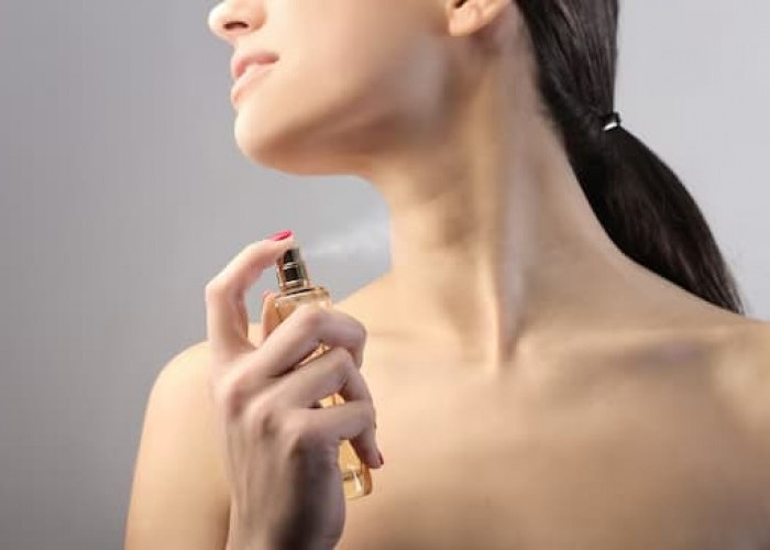 10 Rekomendasi Parfum Refill Wanita yang Tahan Lama dan Trend di 2023 Ini