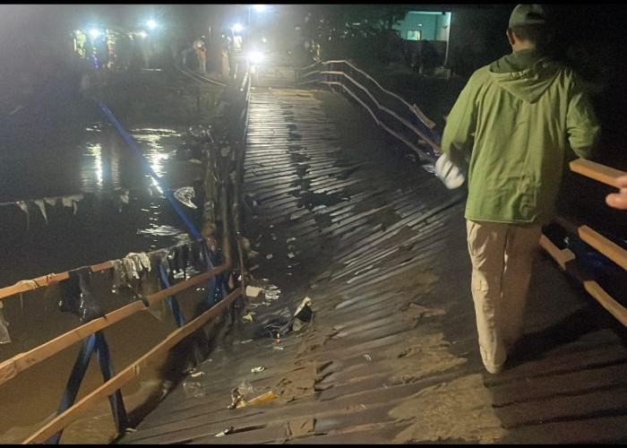 Jembatan Apung Bojongsoang-Baleendah Patah Saat Dilintasi Kendaraan: 9 Motor Terjebak
