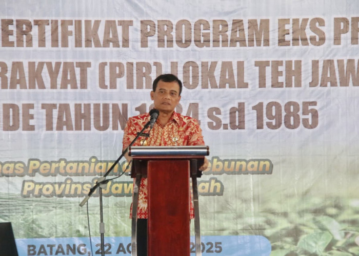 Hutang Petani Eks Proyek PIR Dihapus, Gubernur Ahmad Luthfi Bagikan 1.065 Sertifikat Tanah