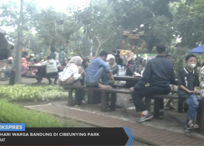 Keseruan Warga Bandung Menikmati Taman Cibeunying 