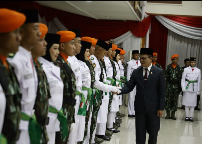 Bupati Kang DS Kukuhkan Anggota Paskibraka Kabupaten Bandung, Ini Harapannya 