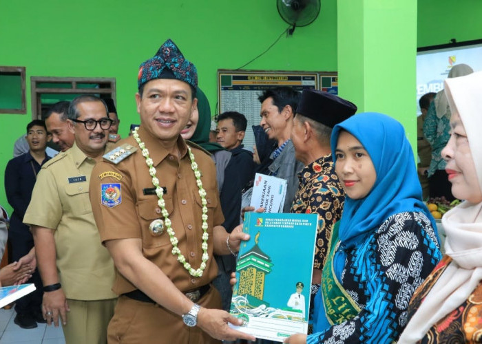 Nyaba ka Sakola, Bupati Bandung Bagikan Ribuan Ijazah Siswa yang Tertahan Sekolah Secara Gratis 