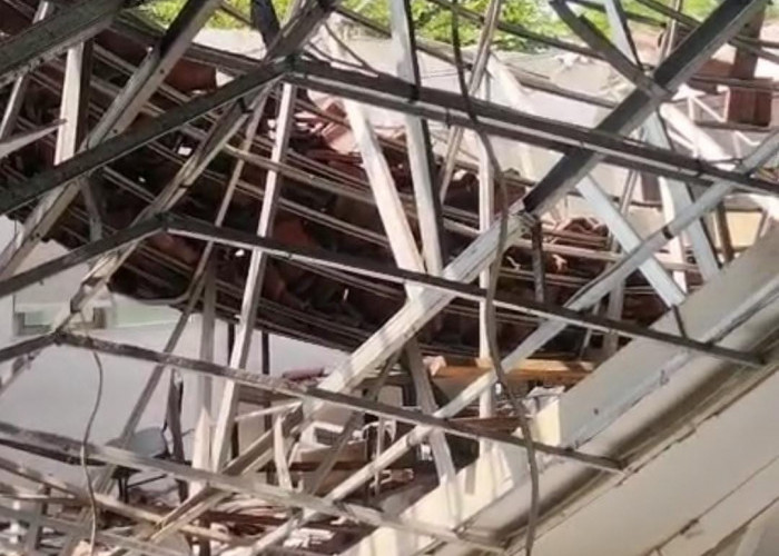 Atap SMKN 1 Cileungsi Runtuh, 31 Jiwa Terdampak