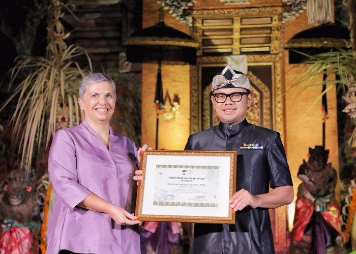 Ikhtiar Bima Arya Dorong Advokasi Gerakan Literasi, Dianugerahi Penghargaan