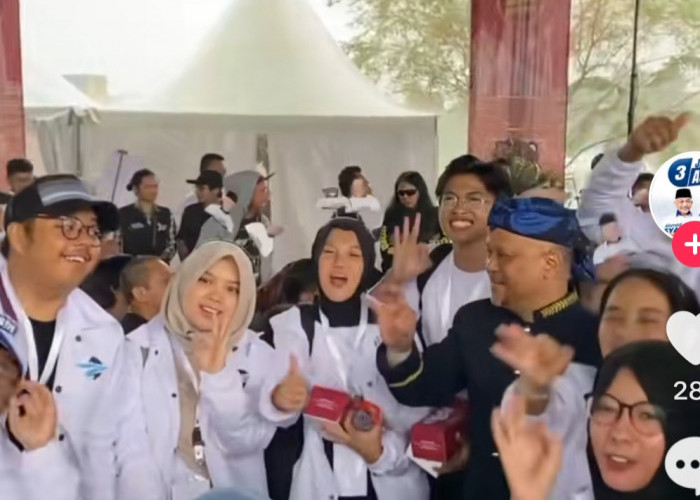 Aksi Emak-emak Pendukung ASIH Joget Lagu Coblos Botakna Viral di TikTok