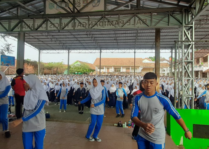 Kegiatan Pembiasaan KaRaOs PISAn (Kamis Rame-Rame Olahraga Senam PagI & SarapAn Minum TTD)