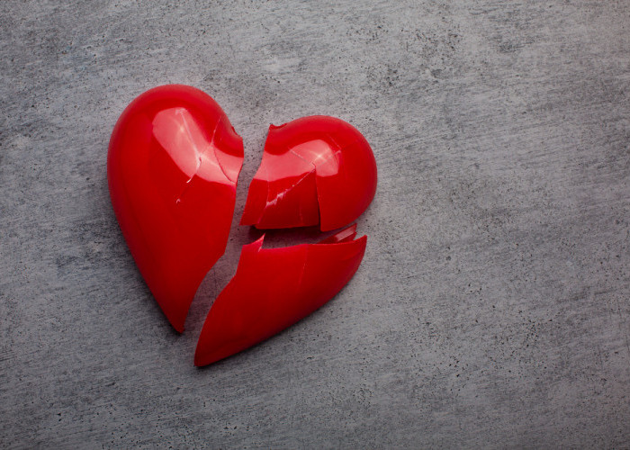 5 Tanda-tanda Kamu Terkena Love Bombing dalam Hubungan