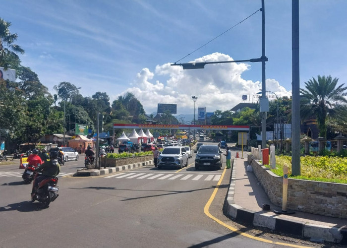 Polres Bogor Terapkan One Way Sepenggal di Kawasan Wisata Puncak