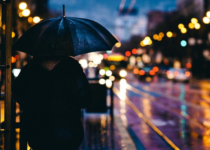 6 Tips Berlibur di Musim Hujan Agar Tetap Menyenangkan dan Aman   