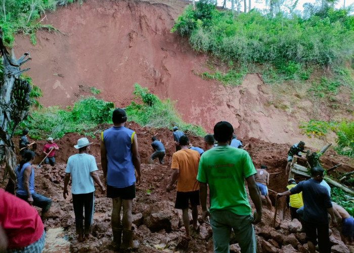 Longsor Terjang Desa Sindulang Sumedang, Satu Orang Diduga Tertimbun Tanah