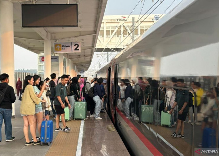 Penumpang Kereta Cepat Whoosh Naik 15 Persen, KCIC Siap Sambut Libur Natal dan Tahun Baru