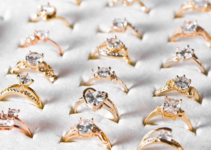 Harga Emas Perhiasan Hari Ini 2 Maret 2026 Stabil, Ini Daftar Lengkapnya!