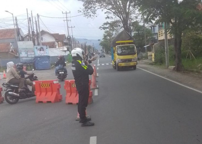 Arus Lalu Lintas Libur Tahun Baru di Jalur Garut-Bandung Tetap Lancar 