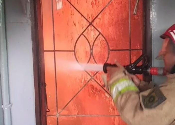 Rumah Terbakar Akibat Sambaran Petir di Cibinong Bogor