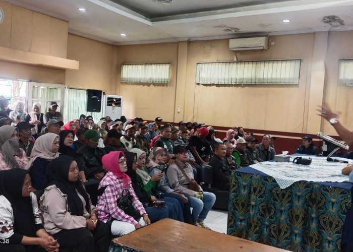 Perkuat Silaturahmi, Ketua Relawan Bedas Galih Hendrawan Salurkan Paket Sembako di Pameungpeuk