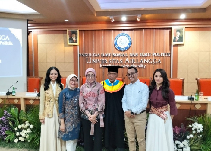 Kapolda Jabar Irjen Pol Rudi Setiawan Raih Gelar Doktor di Unair, Bahas Tantangan Polisi di Mesuji