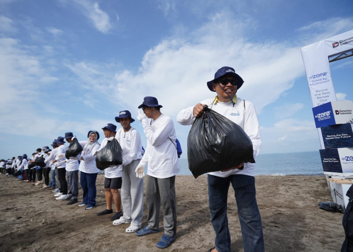 Telkom Kumpulkan 1,4 Ton Sampah dalam Kegiatan Aksi Bersih Pantai