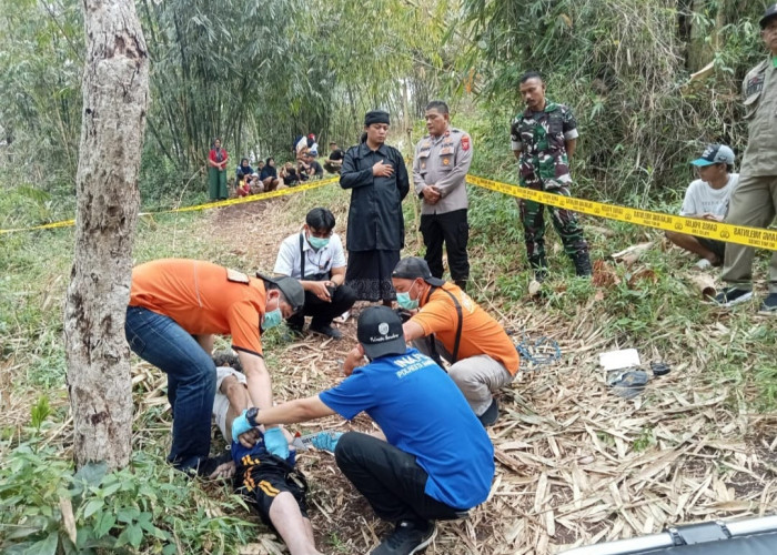 Gegerkan Warga, Pria Paruh Baya Ditemukan Tewas Gantung Diri di Ibun Bandung 