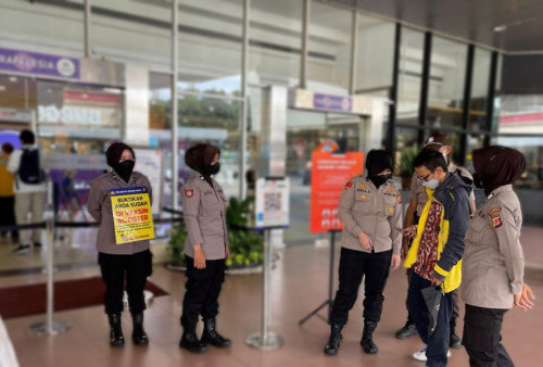 Belum Dibooster, Ratusan Pengunjung Mall di Bogor Dilarang Masuk oleh Puluhan Polwan
