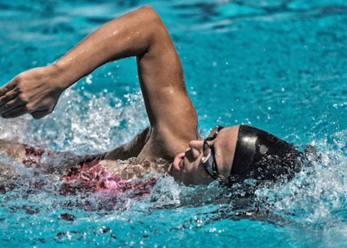 Apakah Olahraga Berenang Membatalkan Puasa? Simak Penjelasannya Disini!