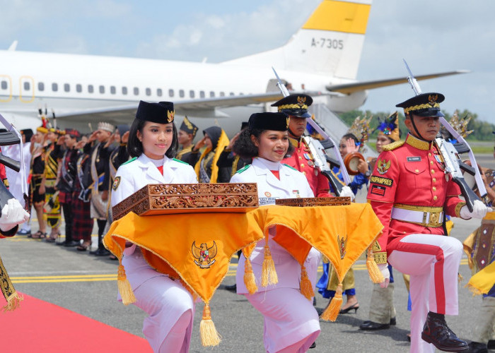 Kirab Duplikat Bendera Pusaka di IKN, Kepala BPIP Sambut Simbol Persatuan Bangsa di Kaltim