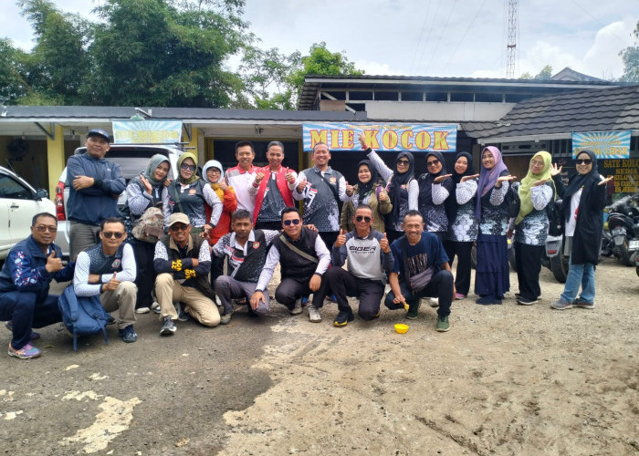 PGRI Cabang Cisarua 'Ngahiji' dalam Touring Purwakarta