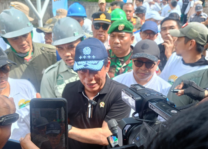 Menteri LH Ajak Masyarakat Rawat Aliran Sunga Ciliwung: Masa Tidak Bisa Bersihkan