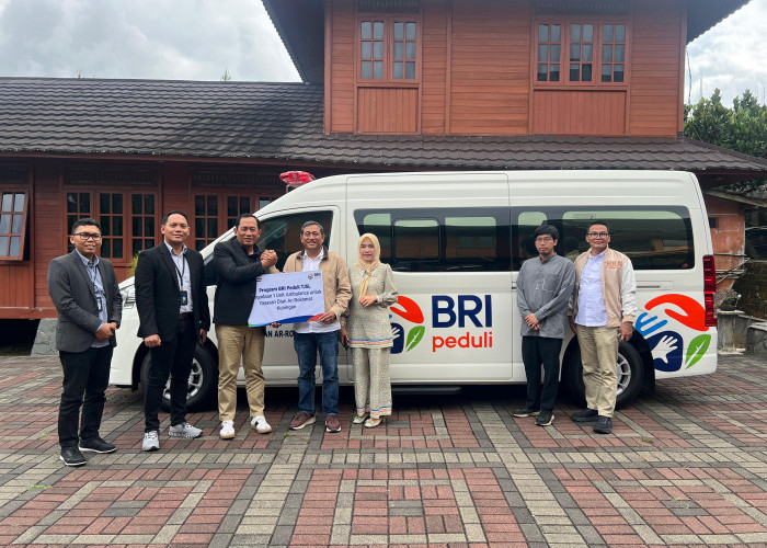 BRI Peduli Serahkan Bantuan Ambulance untuk Yayasan Dian Ar-Rokhmat Kuningan