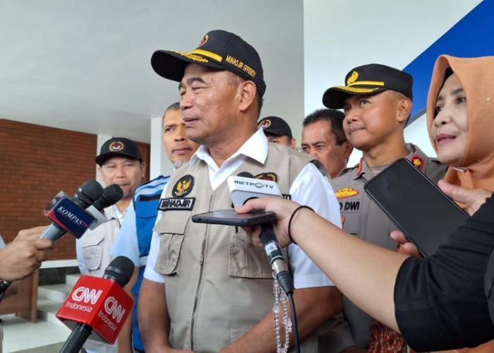  Menko PMK Tinjau Kesiapan Pengamanan Mudik Lebaran 2024 di Tol Cisumdawu Jawa Barat