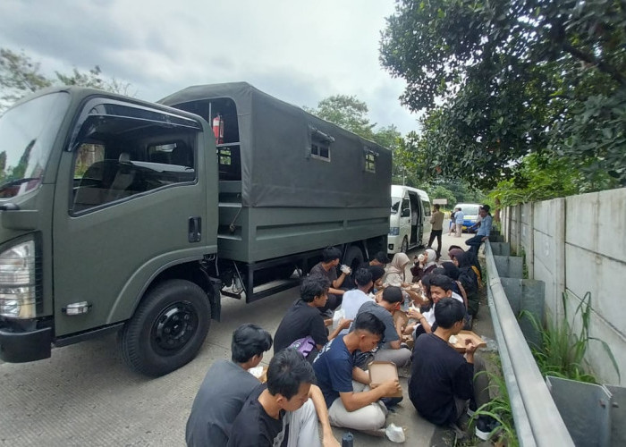 Berjaga-jaga Kena Tutup Jalur, Wisatawan Asal Bintaro Siapkan Bekal 