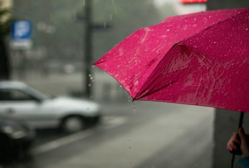 BMKG Jelaskan Penyebab Hujan Lebat di Musim Kemarau Ini