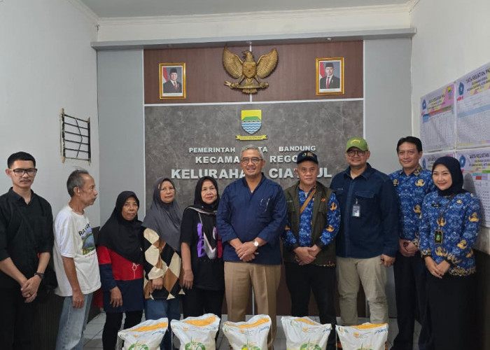 Jelang Lebaran, BULOG Bandung Salurkan Bantuan Beras dan Minyak Goreng untuk 146 Ribu Warga