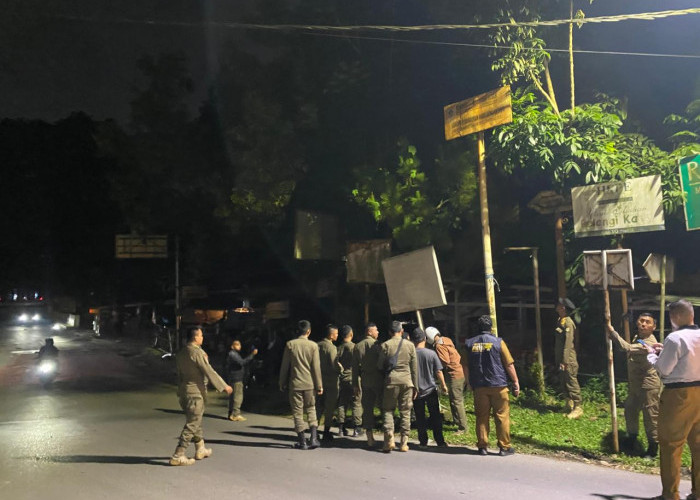 Usai Disoroti Presiden Prabowo, Pemkab Bogor Tertibkan 382 Spanduk hingga Baliho di Babakan Madang