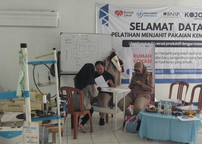 Haurngombong Menjahit Asa: Dari Pelatihan Kemeja Kantor Menuju Pintu Dunia Kerja