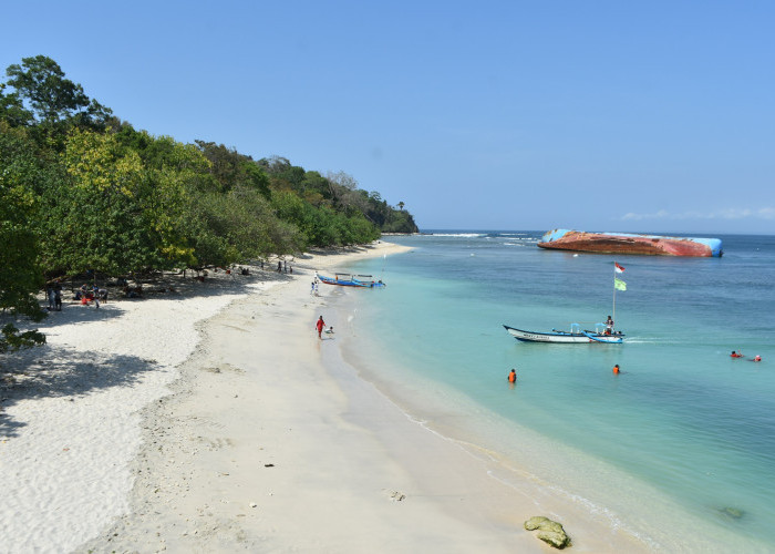 7 Rekomendasi Pantai Indah di Jawa Barat, Jaraknya Gak Jauh Dari Bandung Loh!