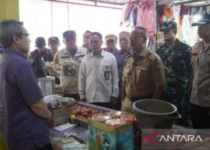 Harga Telur dan Daging Ayam Naik, Pemkab Cianjur Pastikan Stok Bahan Pokok Aman Jelang Libur Nataru