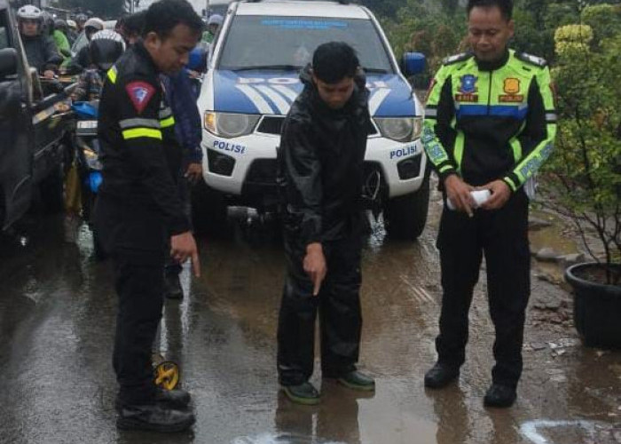 Gagal Mennyalip Truk di Jalan Narogong Bogor, Seorang Wanita Tewas