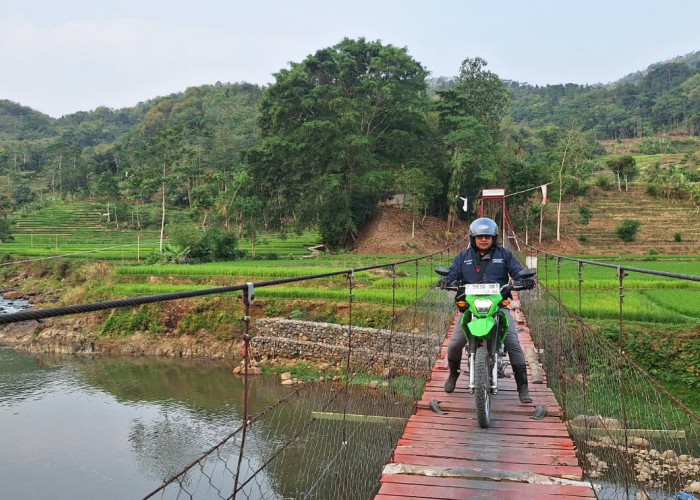 Menembus Pegunungan, Mantri BRI Setia Dampingi Warga Garut Selatan