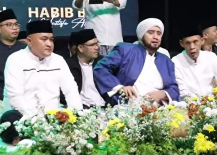 Ribuan Jemaah Doakan Pasangan Rudy Susmanto dan Jaro Ade di Puncak Bersholawat   