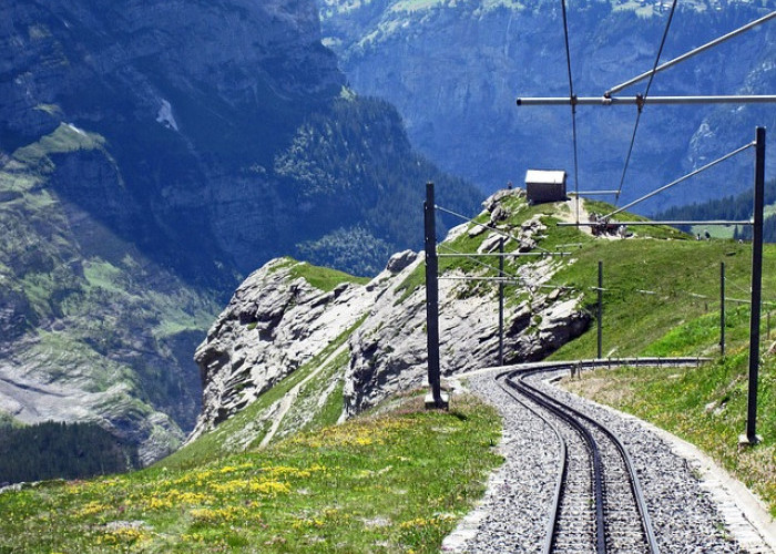 7 Wisata Alam di Swiss yang Menakjubkan di Setiap Sudutnya, Memancarkan Keindahan Luarbiasa!   