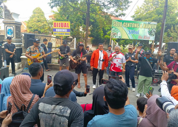 Ahmad Syaikhu Bicara Soal UMKM, Kesehatan hingga Pemilih Pemula Sambil Jalan Pagi di Situ Buleud