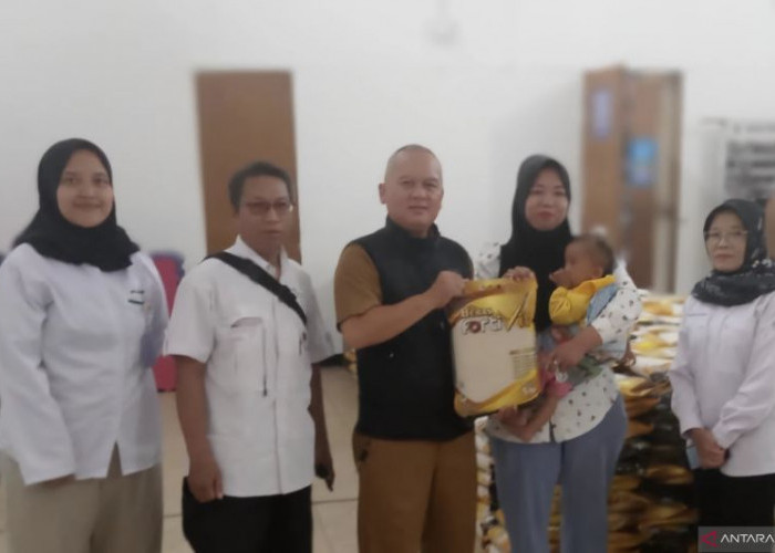 Pemkot Cimahi Salurkan 1.490 Paket Beras Fortivit untuk Tekan Angka Stunting