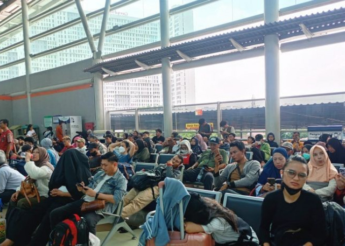 Insiden KRL di Bekasi Timur Sebabkan Keterlambatan Kereta hingga Empat Jam