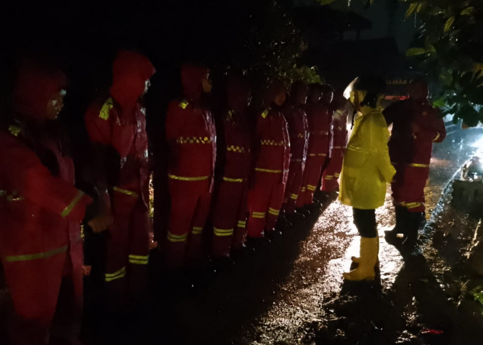 Hujan Deras Picu Longsor di Arjasari Bandung, Tiga Orang Tertimbun Material dan 100 KK Dievakuasi 