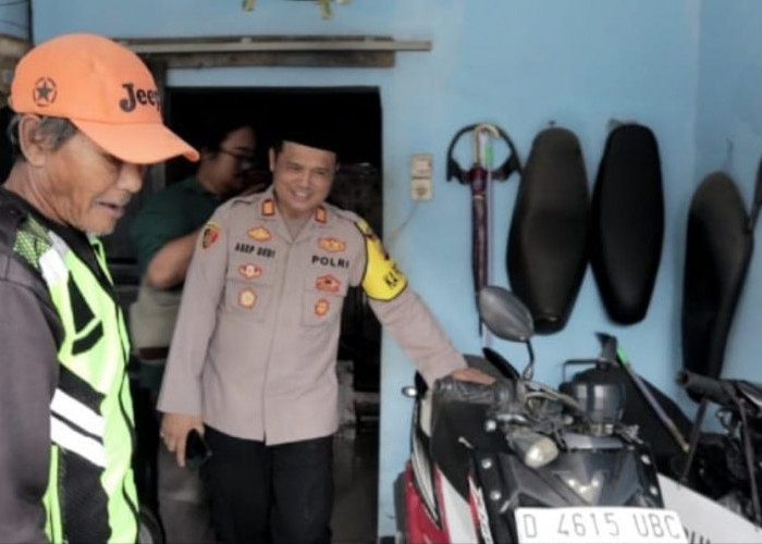 Polsek Pameungpeuk Beri Bantuan Motor untuk Tukang Ojek yang Ditipu Penumpang 