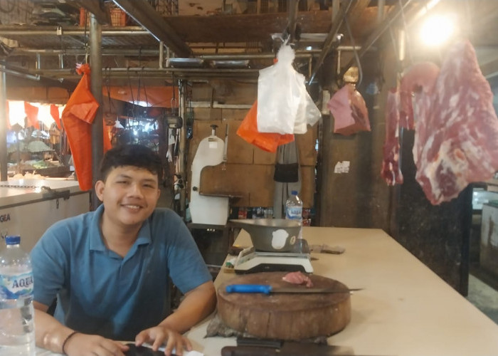 Emoh Ikut Mogok Kerja, Pedagang Daging Pasar Cibinong Pilih Tetap Berjualan